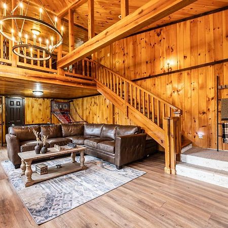 Fun Cabin With Hot Tub, Pool Table & Fire Pit - Big Blue Bryson City Buitenkant foto