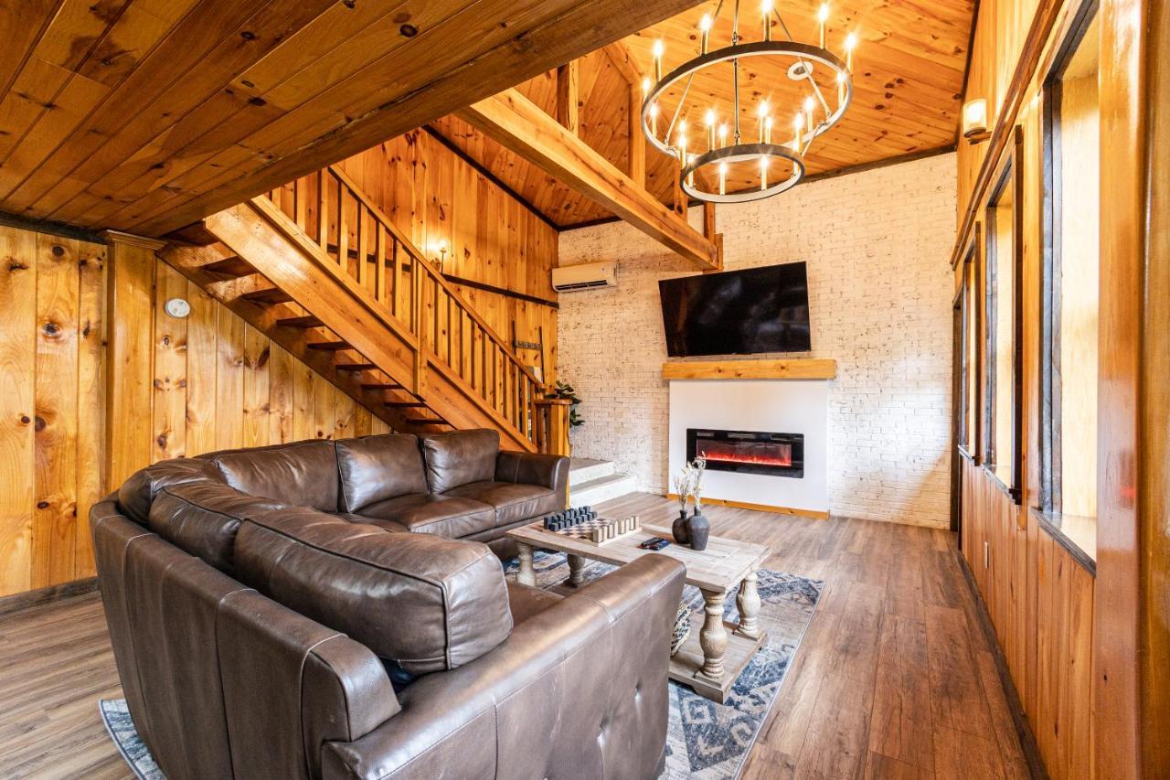 Fun Cabin With Hot Tub, Pool Table & Fire Pit - Big Blue Bryson City Buitenkant foto