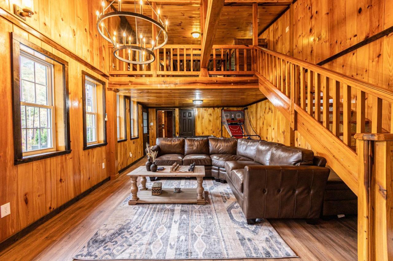 Fun Cabin With Hot Tub, Pool Table & Fire Pit - Big Blue Bryson City Buitenkant foto