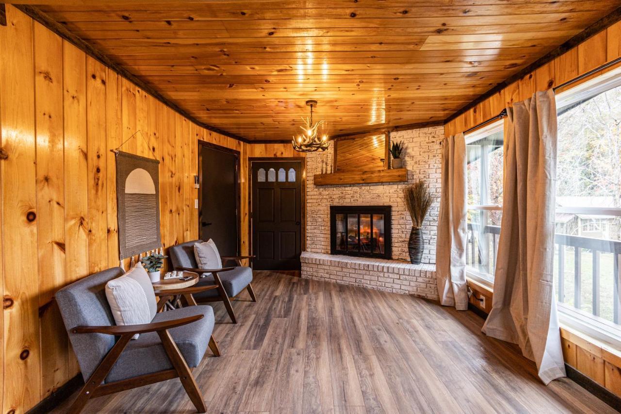 Fun Cabin With Hot Tub, Pool Table & Fire Pit - Big Blue Bryson City Buitenkant foto