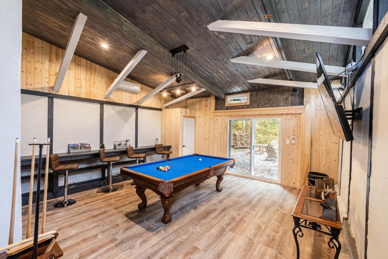 Fun Cabin With Hot Tub, Pool Table & Fire Pit - Big Blue Bryson City Buitenkant foto