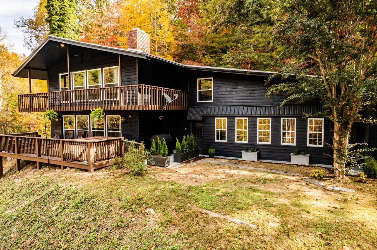 Fun Cabin With Hot Tub, Pool Table & Fire Pit - Big Blue Bryson City Buitenkant foto