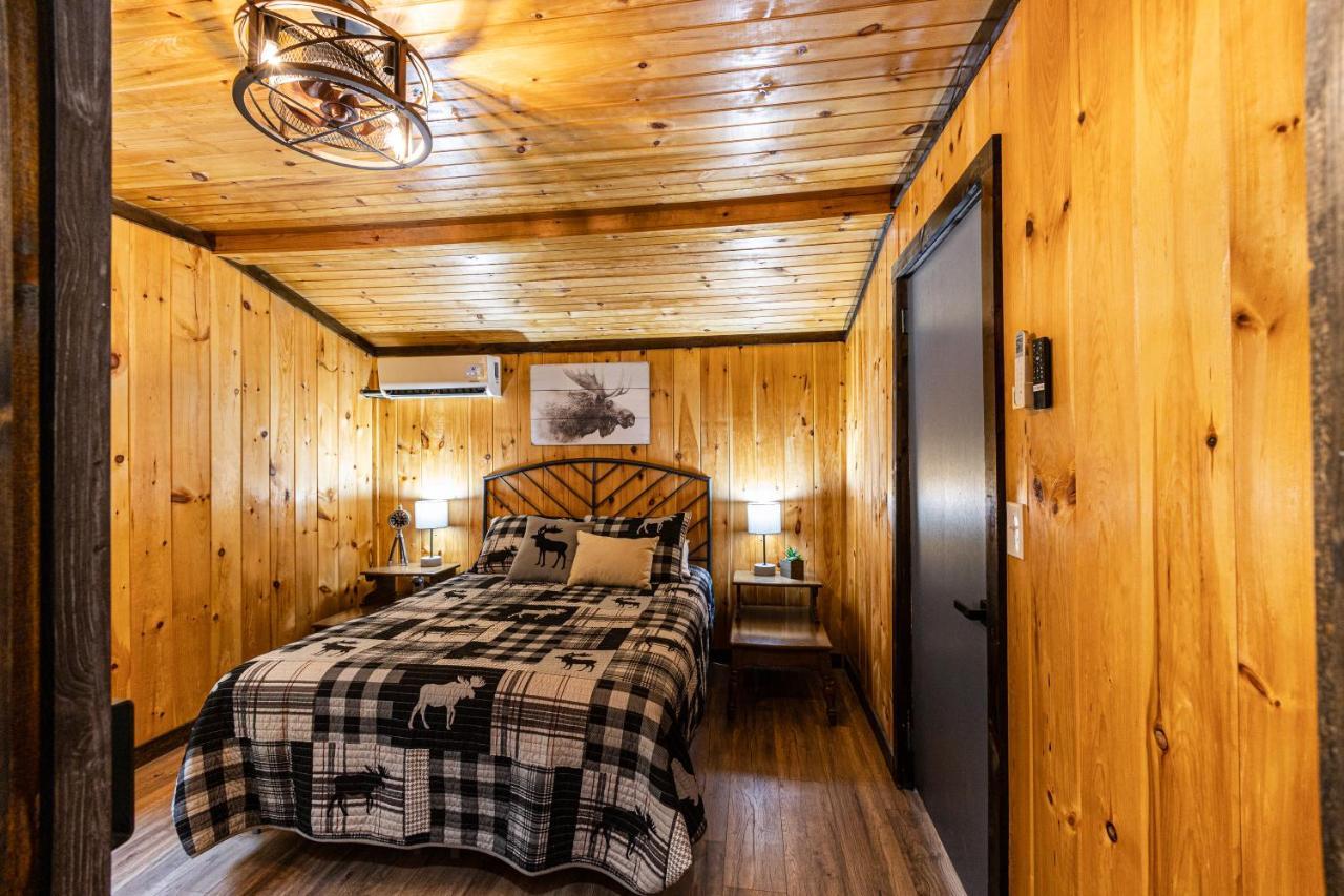 Fun Cabin With Hot Tub, Pool Table & Fire Pit - Big Blue Bryson City Buitenkant foto