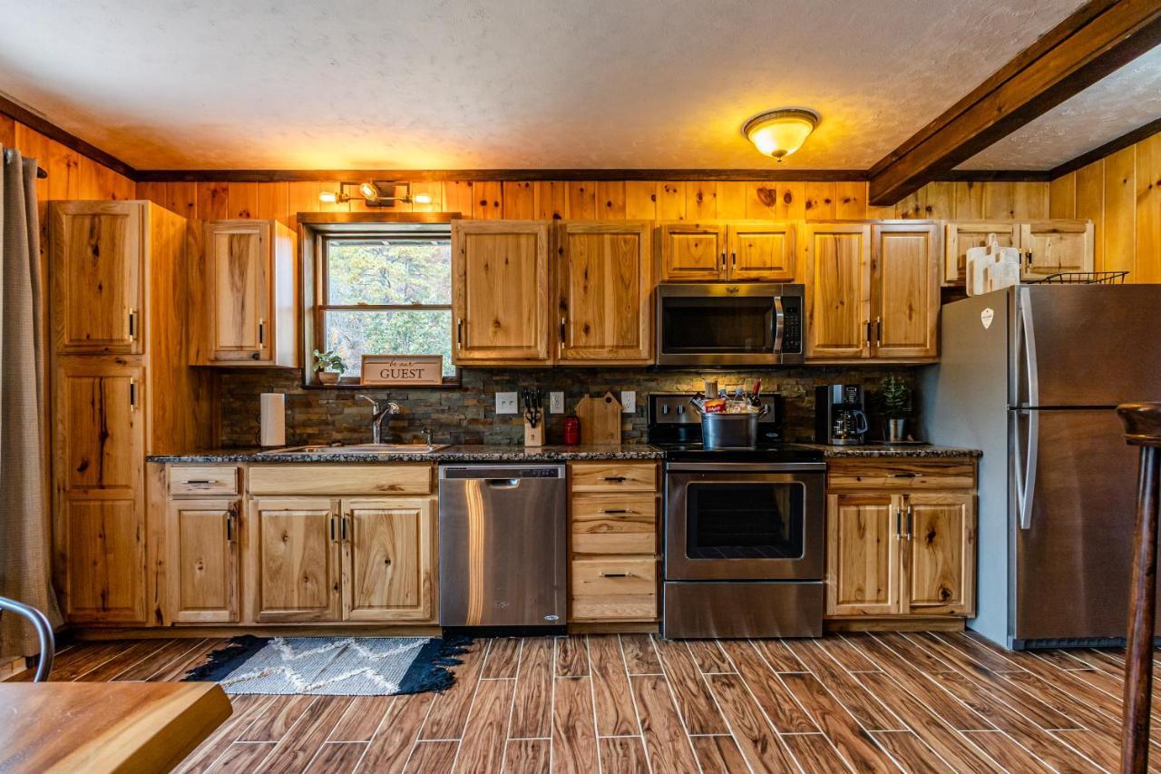 Fun Cabin With Hot Tub, Pool Table & Fire Pit - Big Blue Bryson City Buitenkant foto